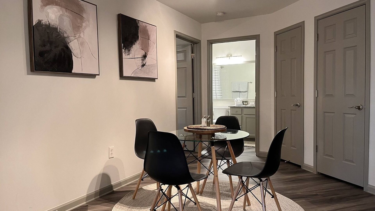 Dunwoody Apartment | 1 Bedroom Unit With Great Lighting