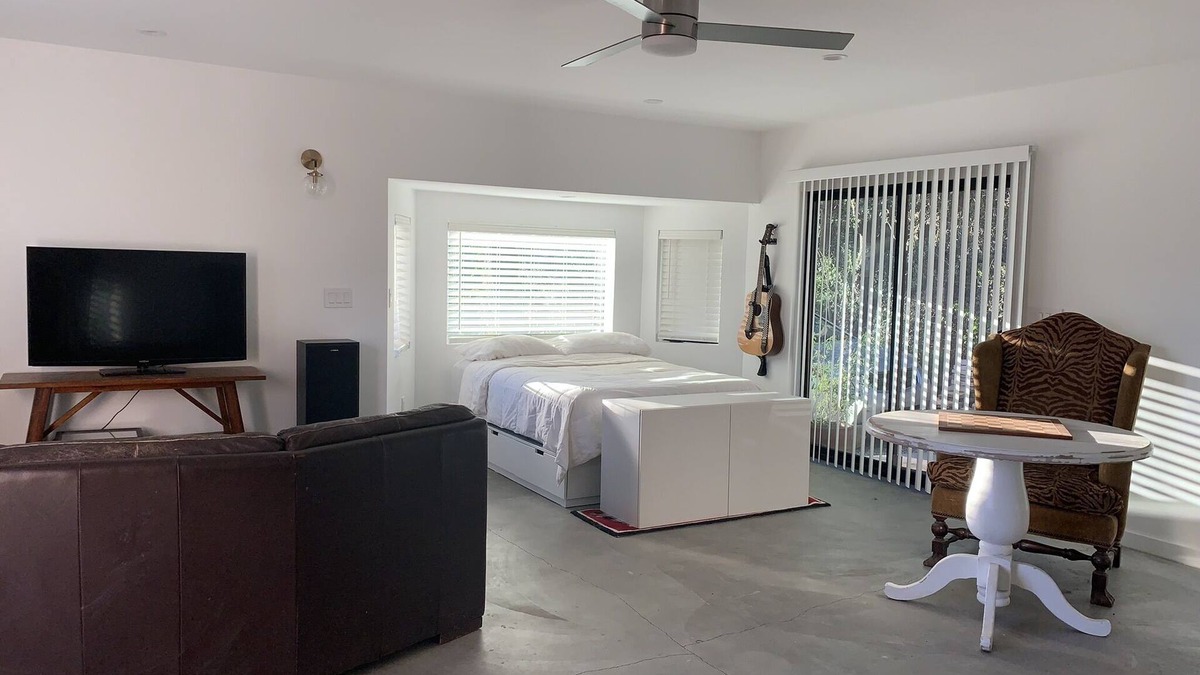 Altadena House | 1-bedroom vacation home just 21 minutes from Hollywood Boulevard