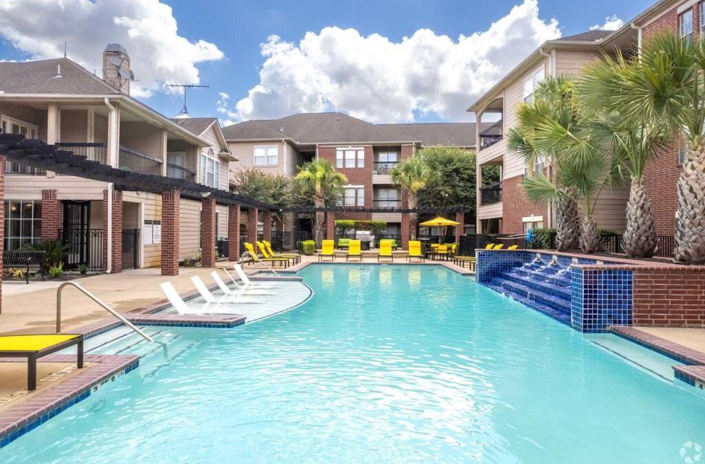 Barker Apartment | 1 Bedroom w Patio, Workspace, Gym, and Pool