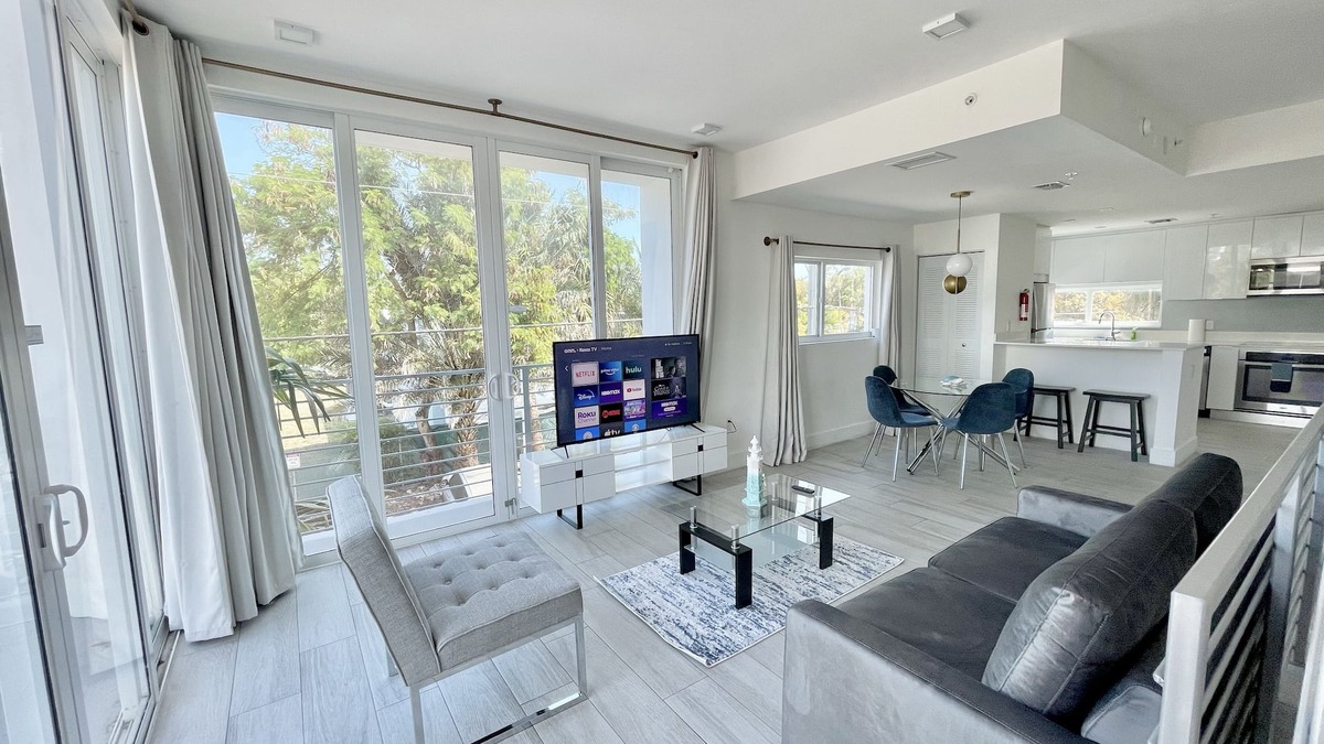North Beach House | *1 Block From Beach* Private Hot Tub* Rooftop Terrace*
