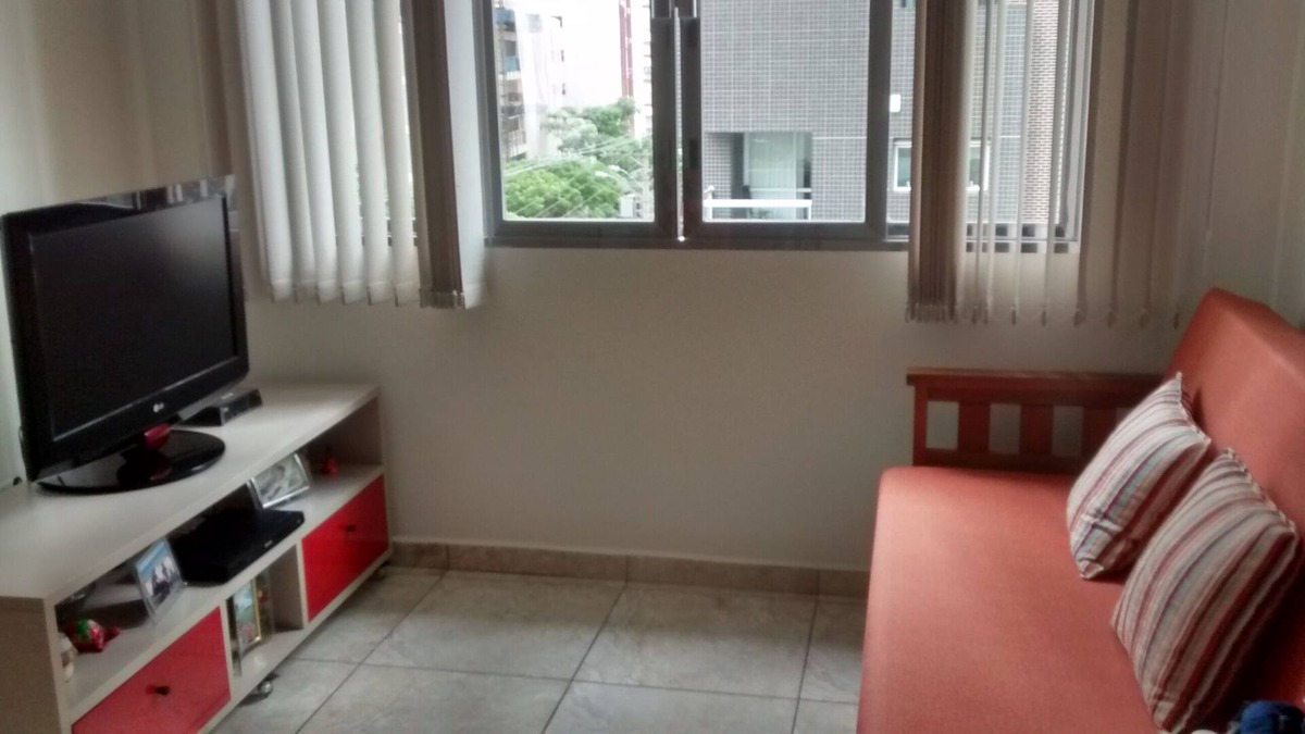 Pompeia Apartment | 1 block from the beach.