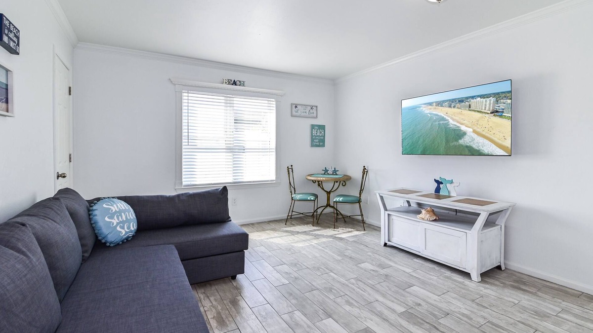 Northeast Virginia Beach Condo | 1 Block From Virginia Beach Resort Oceanfront & Boardwalk