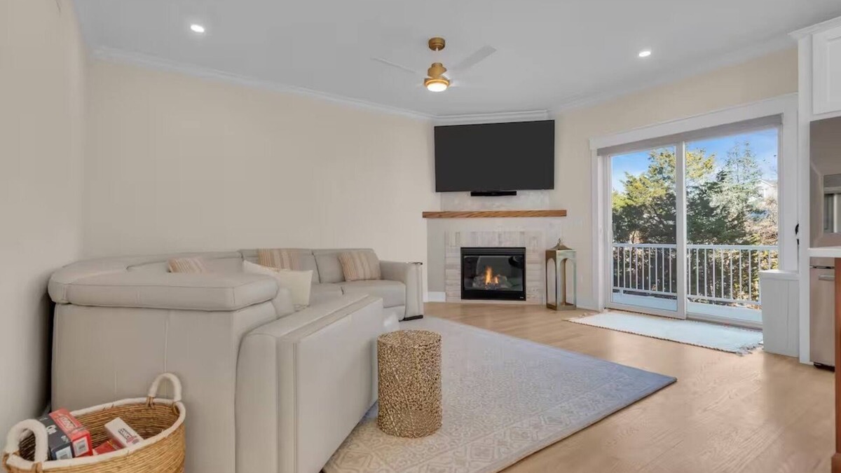 Ortley Beach House | 1 Block to Beach with Linens + Towels & Beach Badges