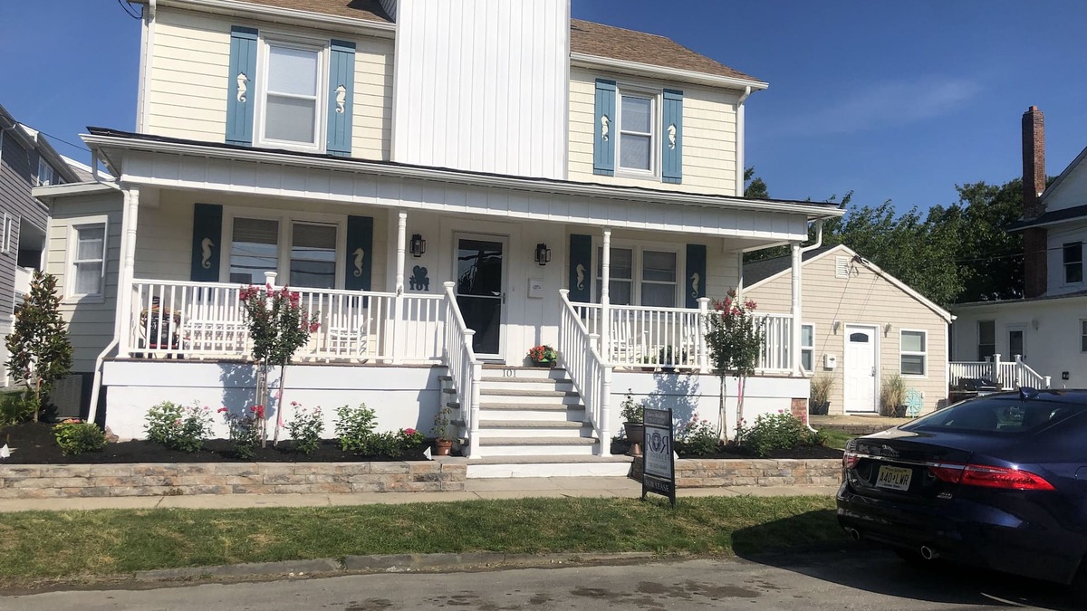 Belmar House | 1 Block to Belmar North End Beaches
