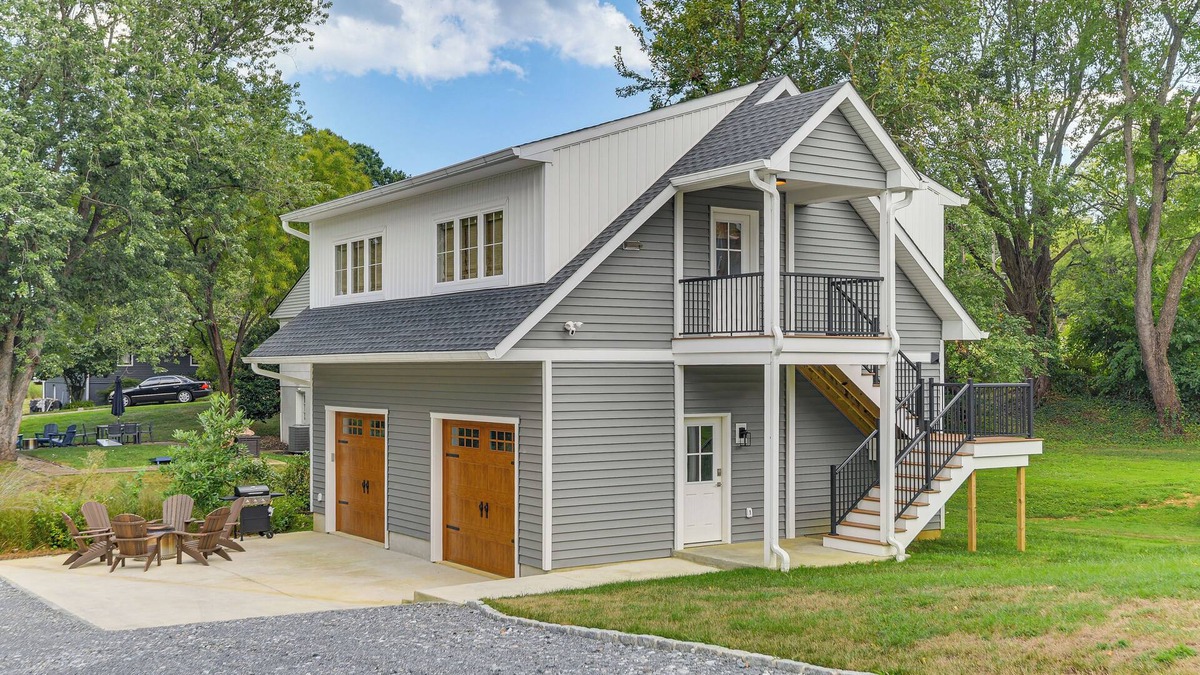 Annapolis House | 1 Block to USNA Stadium: Modern Annapolis Home!