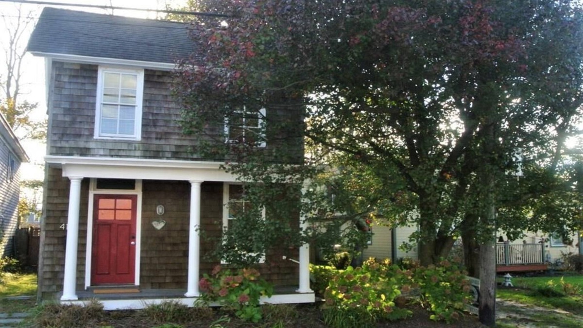Cape May House | 1 Block to Washington Street Mall. Pet Friendly.