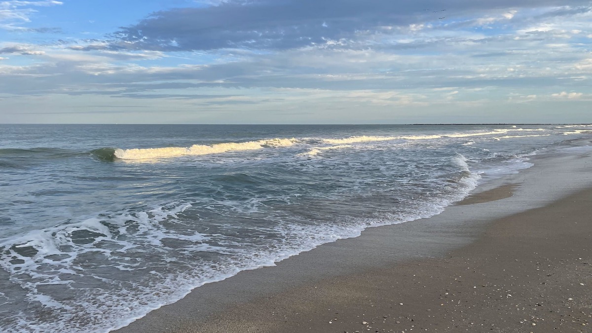 Fort Pierce Shores Condo | 1 Block walk to N Ocean Dr Beach from Newly Renovated Condo on Hutchinson Island