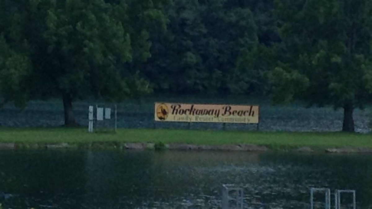 Rockaway Beach Cottage | 1 Br Cottage On Quiet Lake Taneycome W/Boat Slip