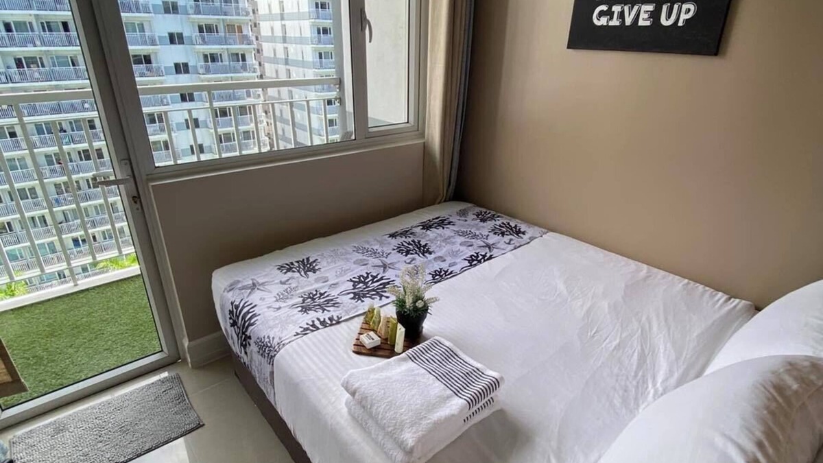 Barangay 76 Condo | 1 BR Fully Furnished Condo across MOA w/Pool and Parking - Shell A - Unit 1131