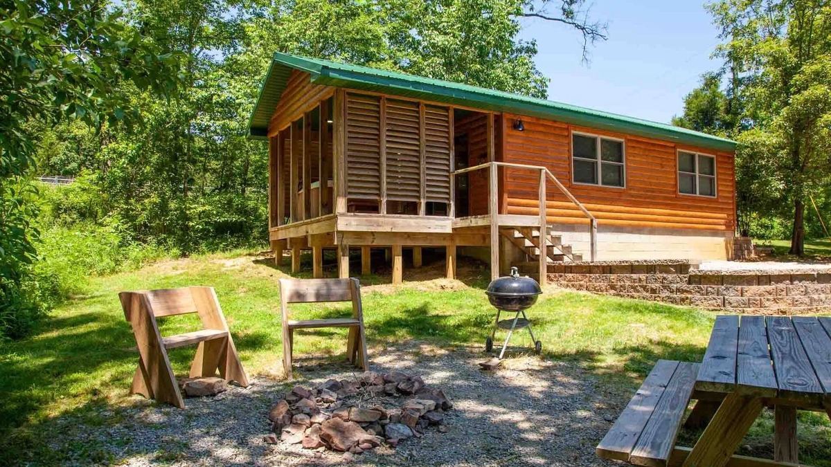Hardin County Cabin | 1 BR Hot Tub Cabin- Closest Cabins to Garden of the Gods-Shawnee National Forest