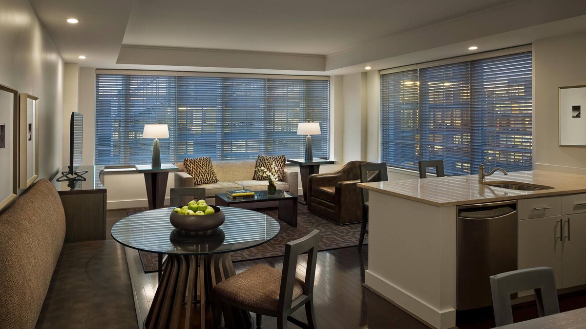 Connecticut Ave - K Street House | 1 BR Platinum Suite/Walk to White House Nat'l Mall