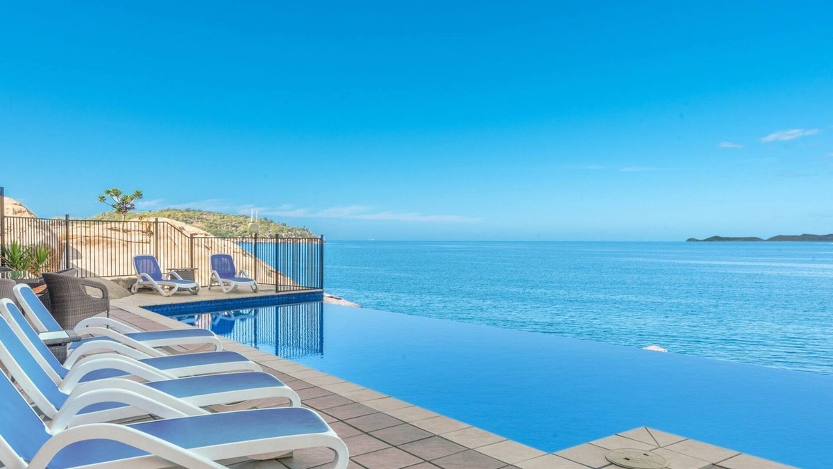 Nelly Bay Apartment | 1 Bright Point Apartment 4501