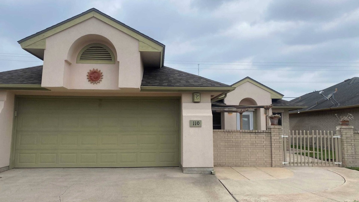 Harlingen House | #1 Bungalow, Pool, Tennis, Golf, Jacuzzi, 55yrs+