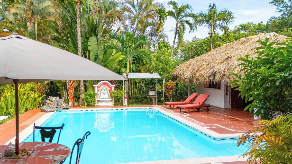 La Iglesia Villa | 1 chambre 2 personnes Villa style Caraïbes dans une belle propriété sécurisée.