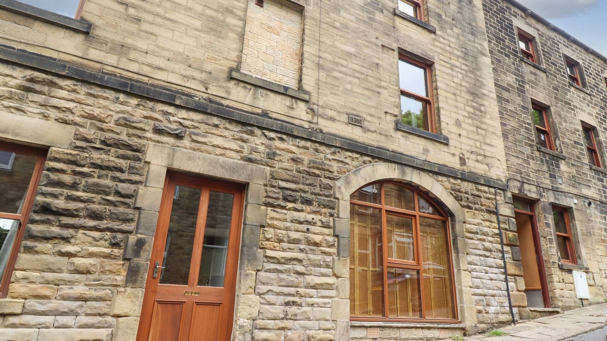 Pateley Bridge Cottage | 1 CHEWS COTTAGE, family friendly, with a garden in Pateley Bridge