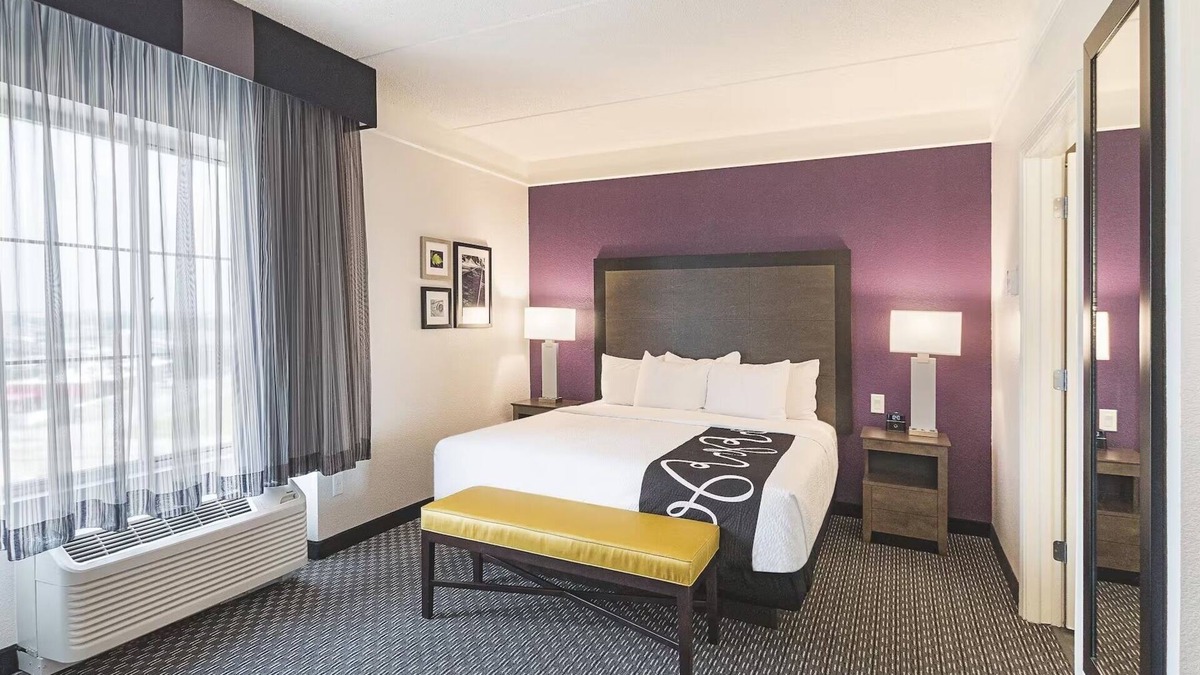 Arlington Hotel | 1 King Bed, Deluxe Family Suite, La Quinta Inn, Pool, Near Six Flags