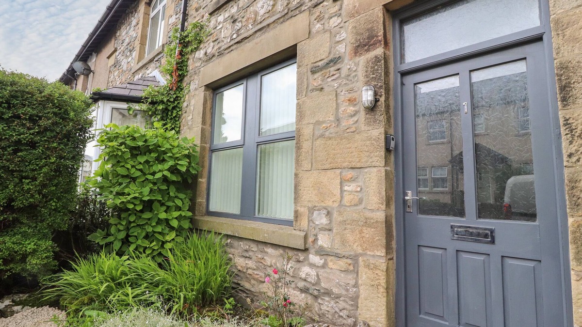 Ingleton House | 1 LYTHAM TERRACE, pet friendly, character holiday cottage in Ingleton