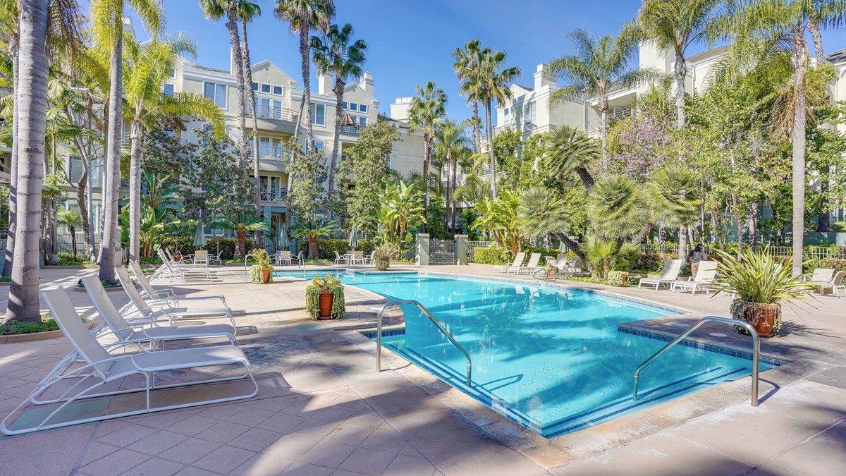 Airport Area Condo | < 1 Mi to Airport: Luxury Condo in Irvine!