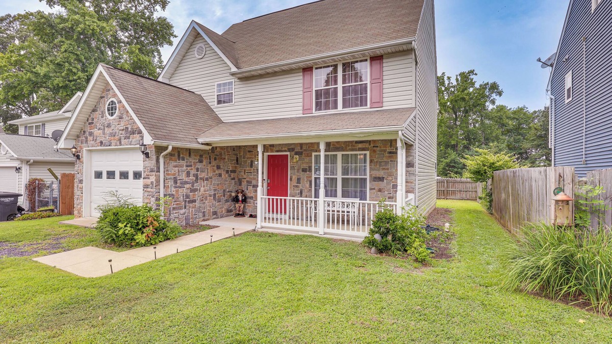 Issue House | 1 Mi to Colonial Beach Boardwalk! Cozy Family Home