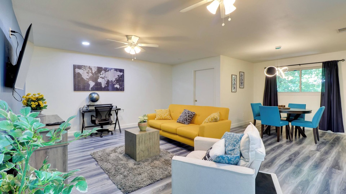 Georgetown Apartment | 1 Mi to Dtwn + Fenced Yard: Georgetown Getaway!