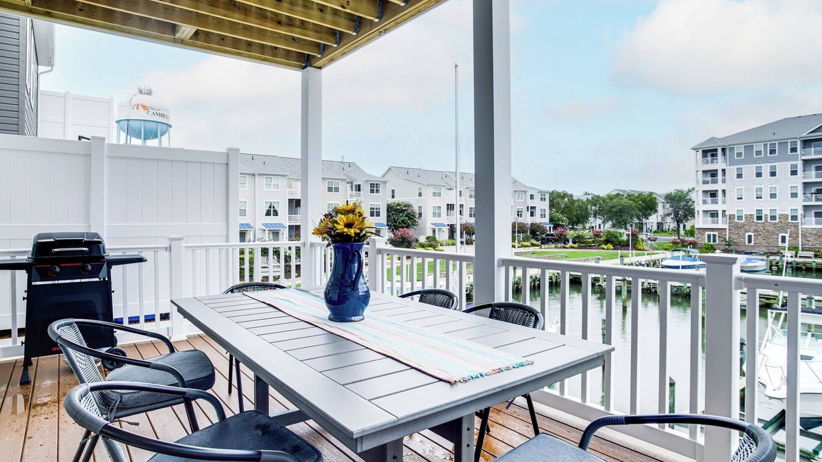 Cambridge House | < 1 Mi to Dtwn: Waterfront Townhome in Cambridge!