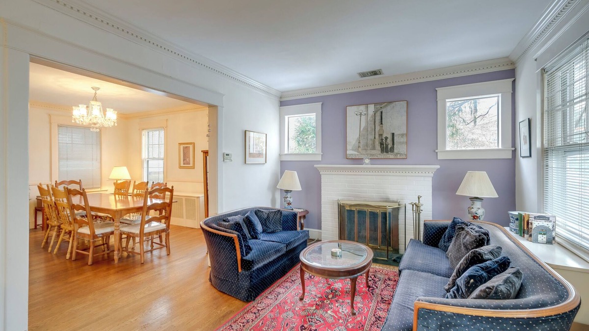 Arlington House | 1 Mi to East Falls Station: Home w/Office!