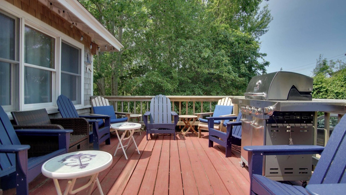 East Chop House | 1 Mi to Ferry Terminal: Oak Bluffs Family Retreat!