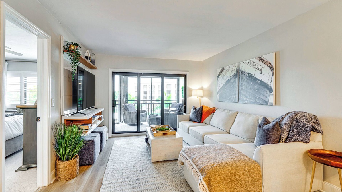 South Island Condo | < 1 Mi to Fort Myers Beach: Bayfront Condo w/Pool