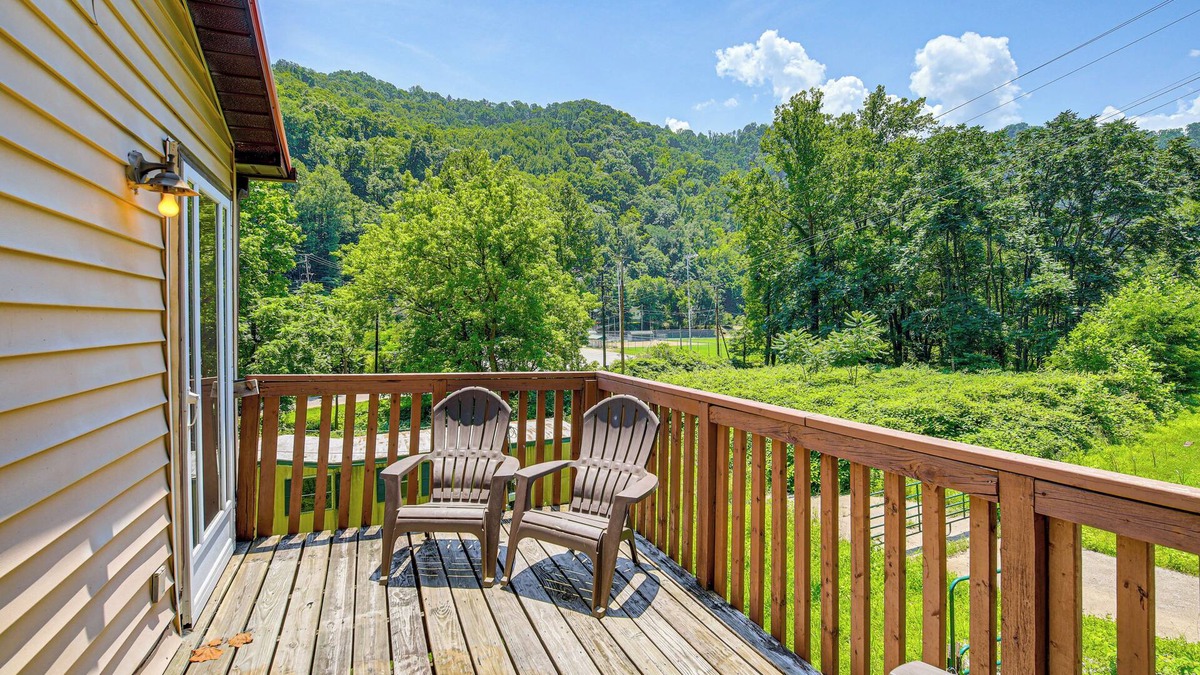 Matewan Apartment | 1 Mi to Hatfield-McCoy Trails: Apt in Matewan