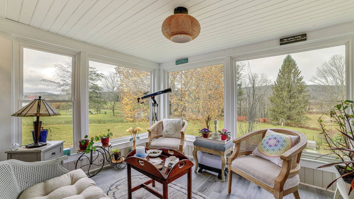 Franklin House | 1 Mi to Historic District: Mtn-View Franklin Home