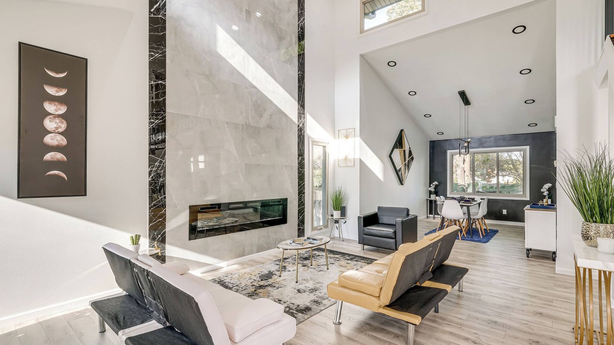 Lincoln House | 1 Mi to Holmes Lake: Bright & Modern Lincoln Home!