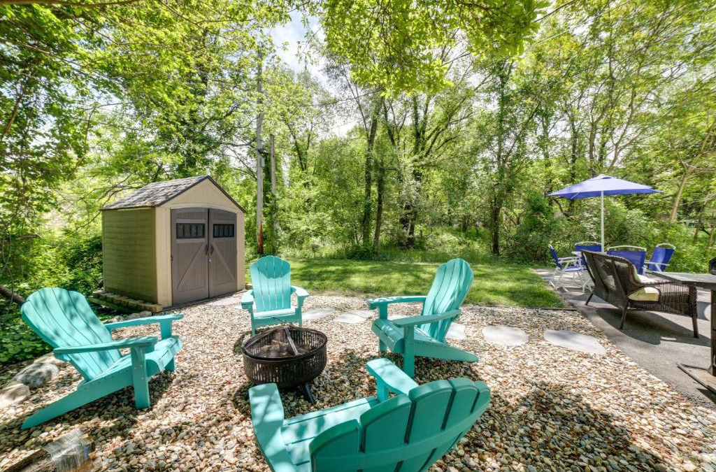 Miller Beach House | 1 Mi to Indiana Dunes Natl Park Home with Patio!