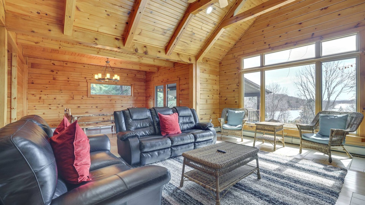 Lake Ariel Cabin | 1 Mi to Lake Henry: Peaceful Poconos Cabin!