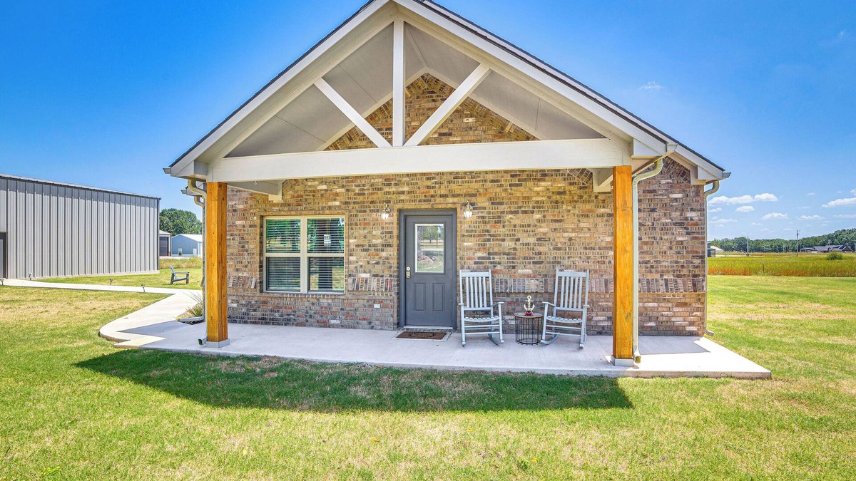 Kingston House | 1 Mi to Lake Texoma: Expansive Outdoorsy Escape!