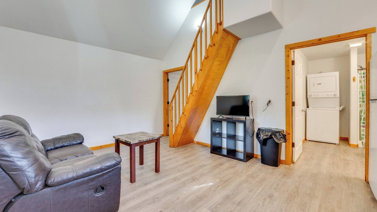 Stockdale House | < 1 Mi to Main St: Quiet Home w/Yard in Stockdale