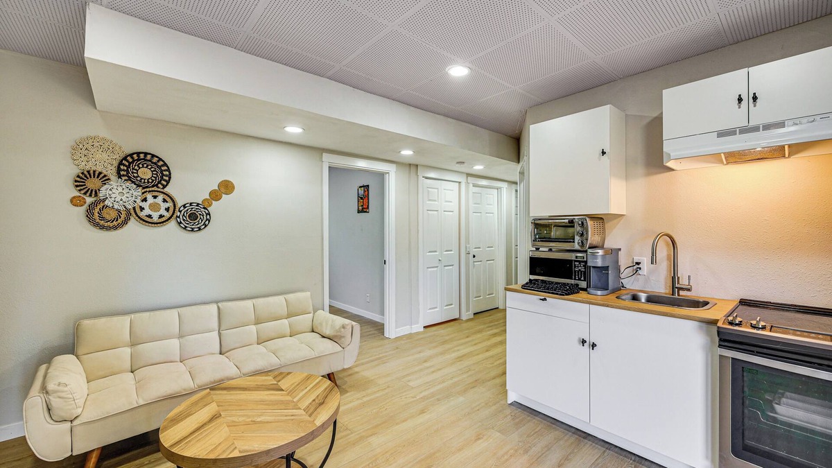 Des Moines Apartment | 1 Mi to Puget Sound Shores: Modern Des Moines Apt!