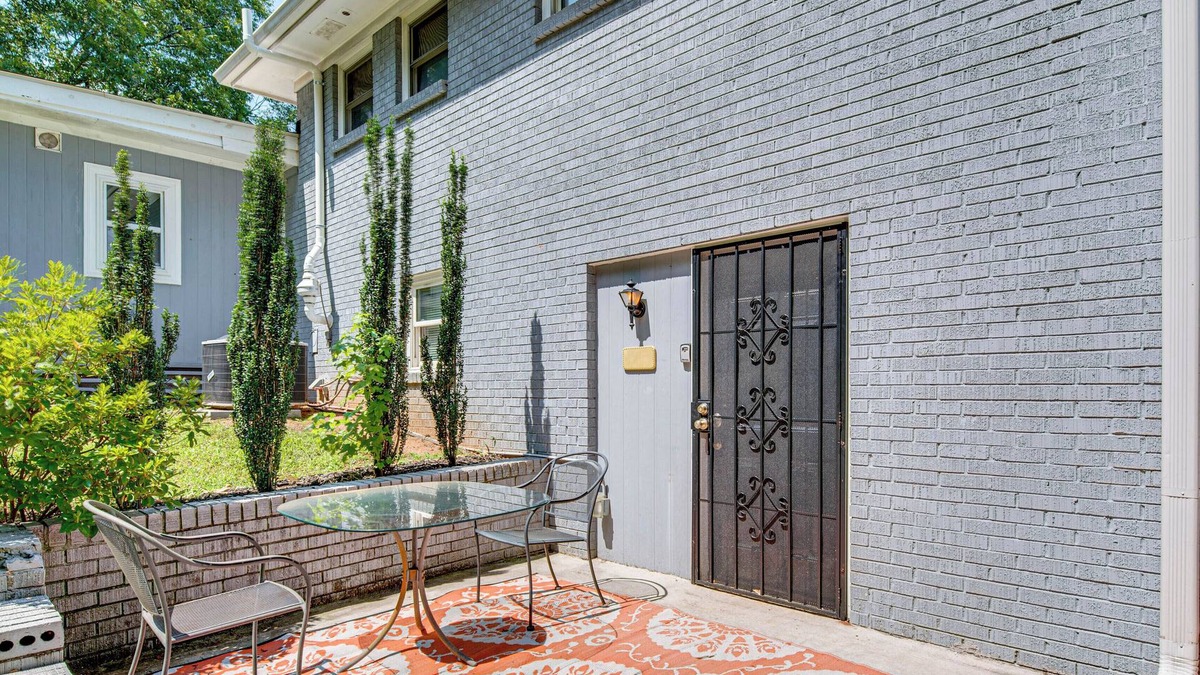 East Point Apartment | 1 Mi to Train: ATL Area Apt w/Patio & Shared Yard