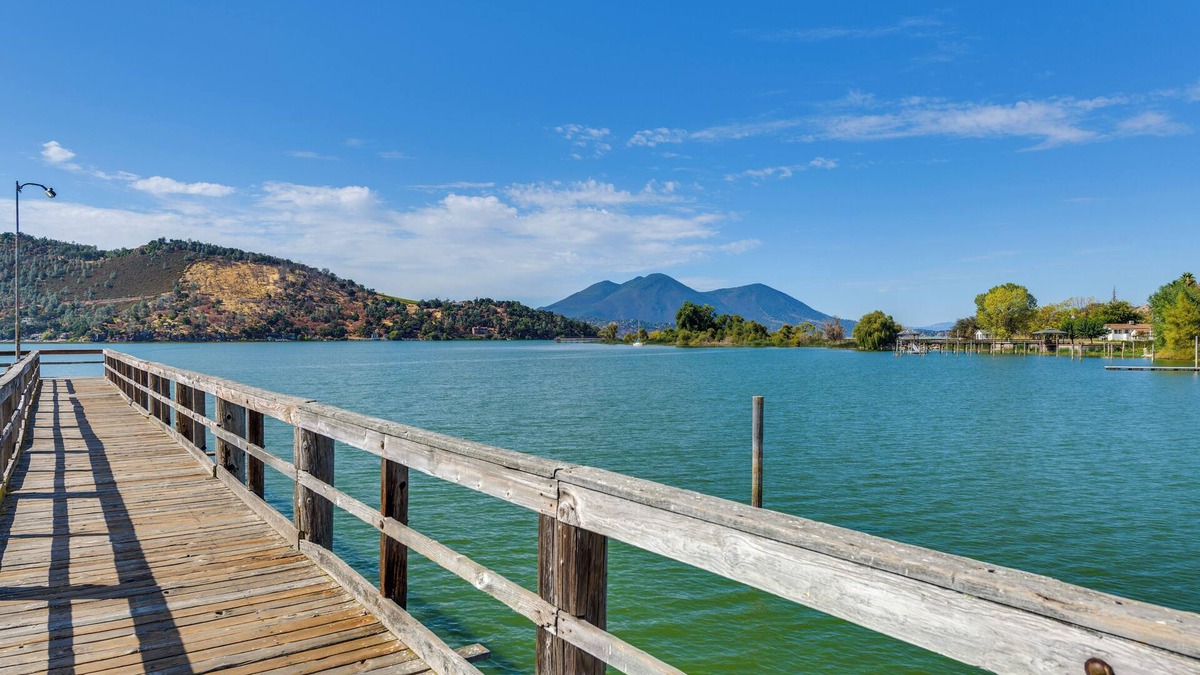 Clearlake Cabin | < 1 Mi to Water: Cozy Clearlake Cabin