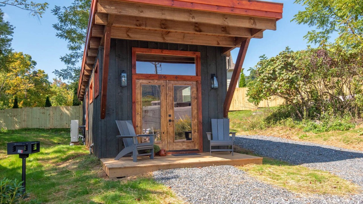 West Jefferson Cabin | 1 Mile to Downtown West Jefferson Camping Cabin #4