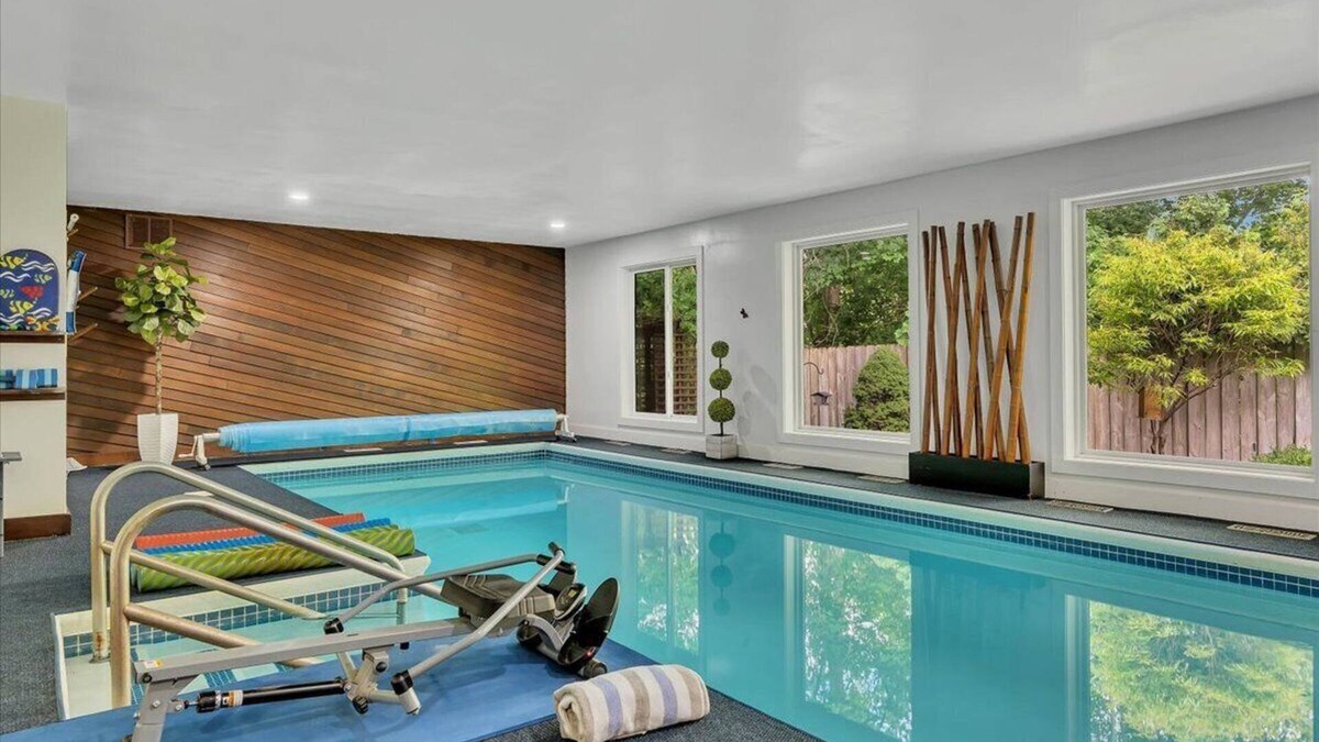 Saratoga Springs House | 1 mile to TRACK and LAKE. Private INDOOR POOL & SPA. Walk to GOLF.