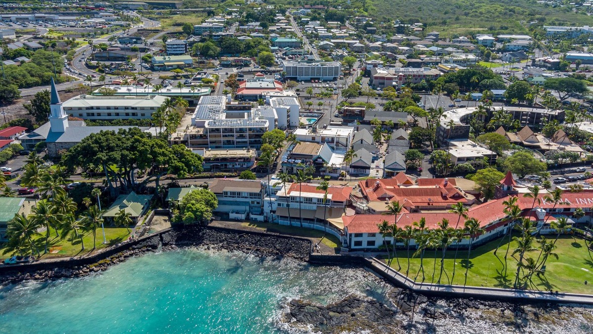 Historic Kailua Village Condo | 1 Min Walk Downtown! Lux Spacious Condo w/views