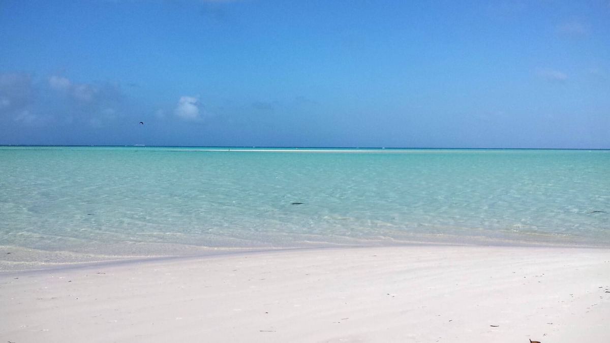 Spanish Wells Cottage | 1 minute golf cart ride to a beautiful, white powder-sand beach