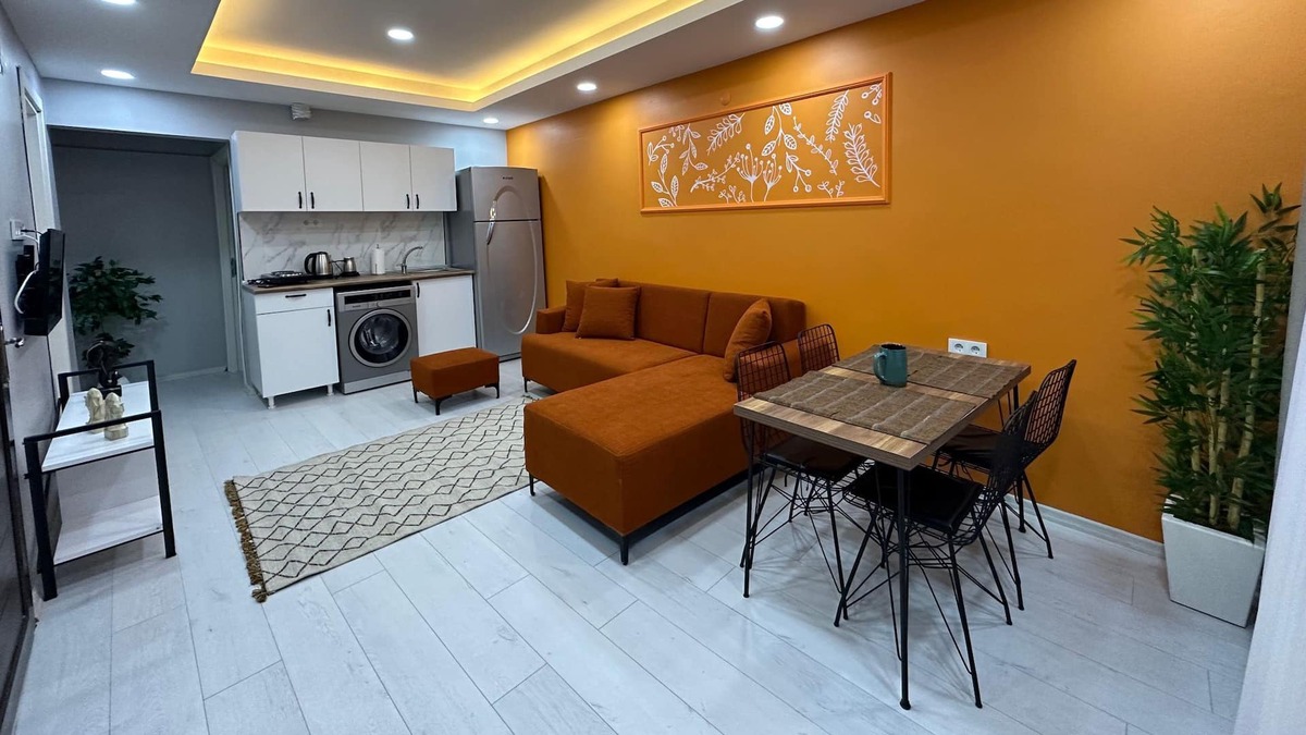 Pera Apartment | 1 minute to istiklal street. Taksim square 5 minutes