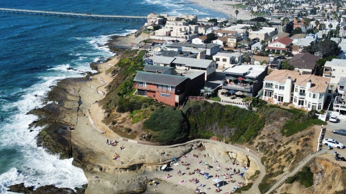 Ocean Beach House | 1 minute walk to the beach! Two story duplex - sleeps 10