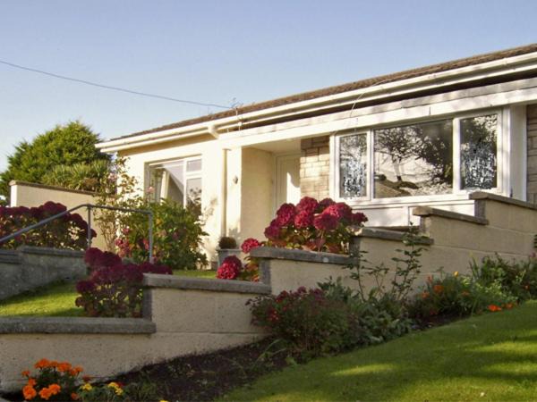 Angle House | 1 Mirehouse Place