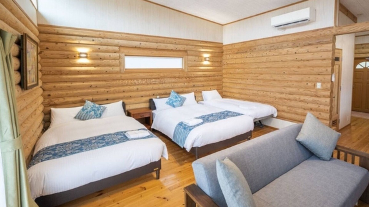 Miyakojima House | 1 night Log house with outdoor jacuzzi 3 beds /Miyakojima Okinawa