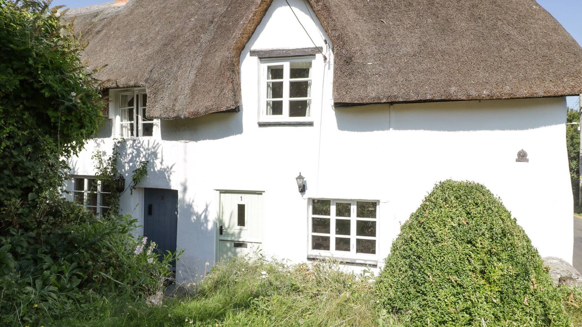 Fiddington Cottage | 1 OLD THATCH, pet friendly, character holiday cottage in Kilve