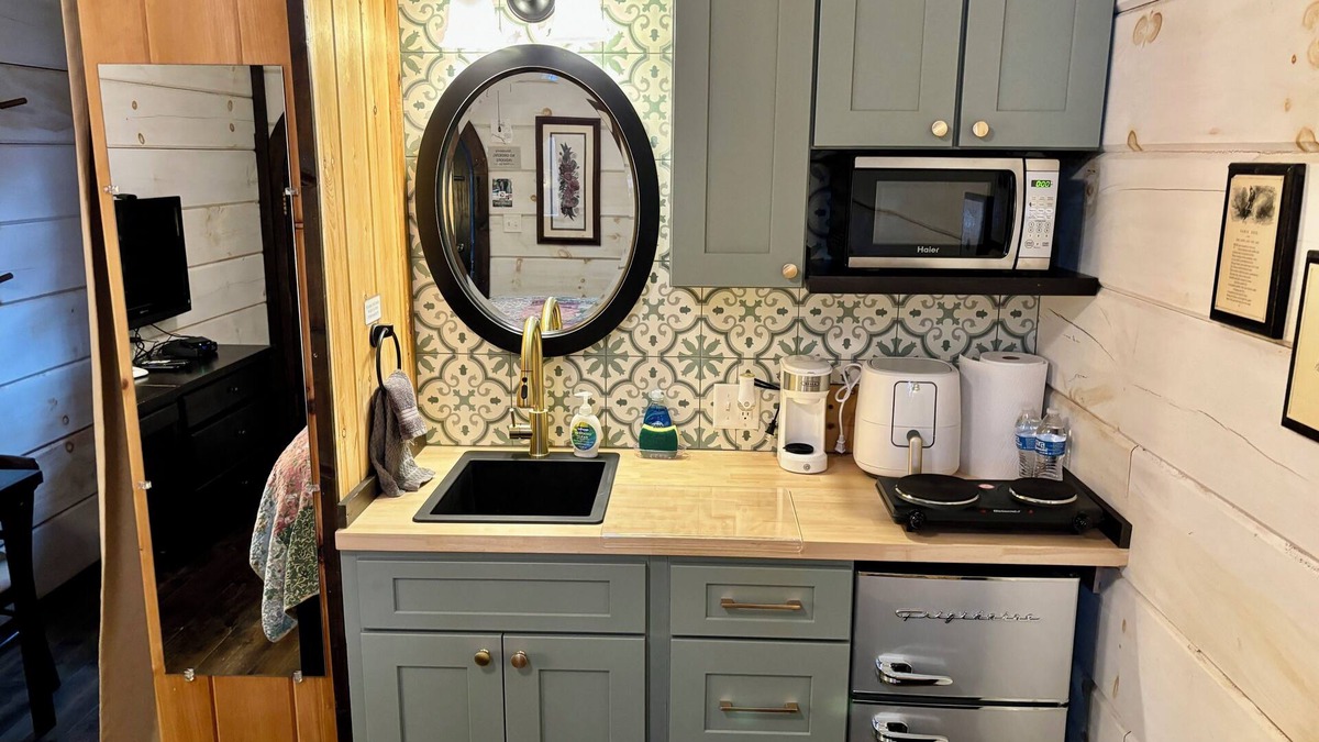 Sevierville House | #1 Olga - *New Kitchen* Tiny Home Cottage