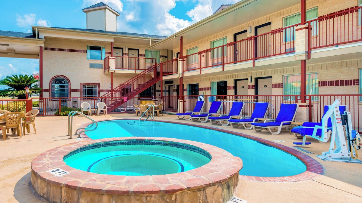 New Braunfels Hotel | 1 or 2-bed hotel in awesome New Braunfels with AC, WiFi
