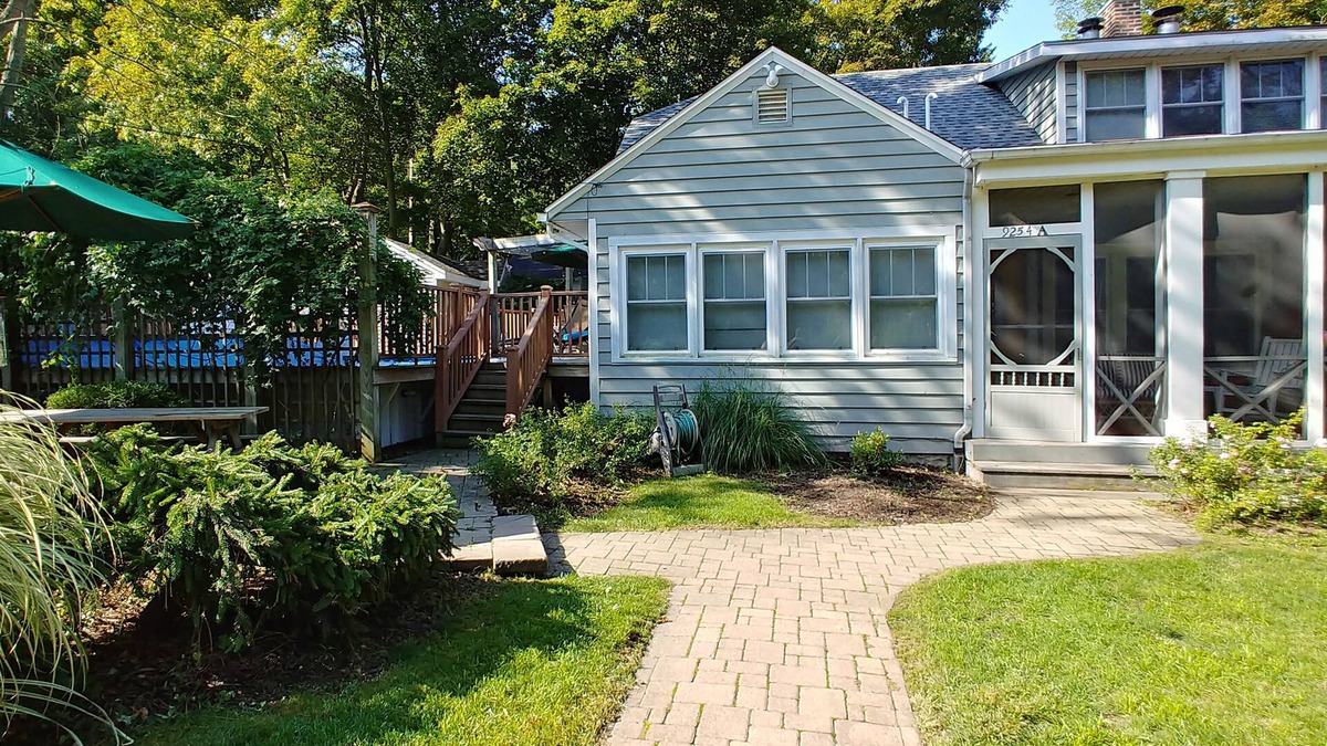 Lakeside Cottage | 1 or 2 Fun Cottages Sleep 2-10-20 People. Pool & Hot Tub. Steps to Beach + More